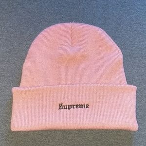 Supreme Centerpiece Beanie